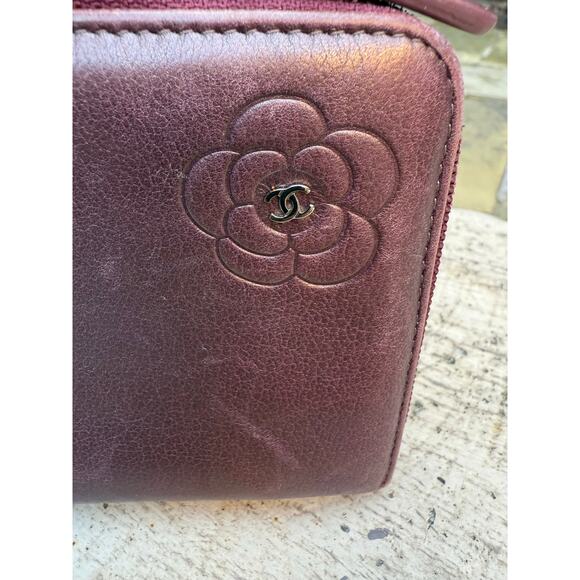 CHANEL CAMELLIA PURPLE LEATHER LONG ZIPPY WALLET - Picture 2 of 8